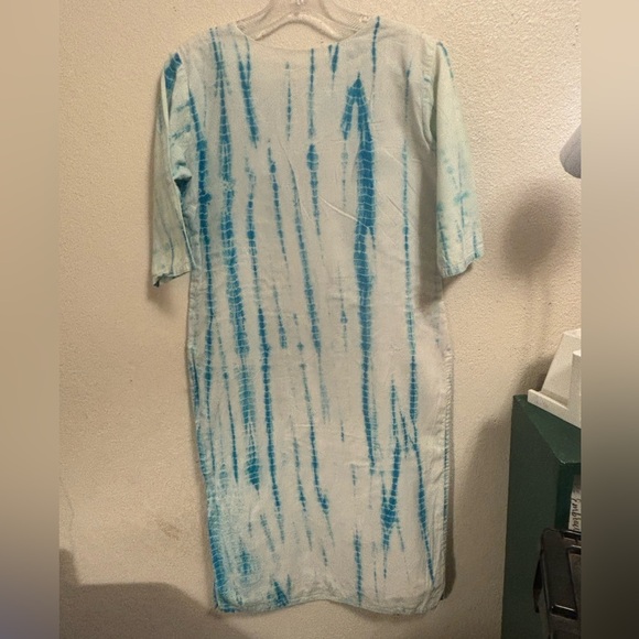 Blue and white tie die pattern night gown - Picture 9 of 10